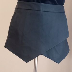 New Express Black Pleather Shorts Size 4